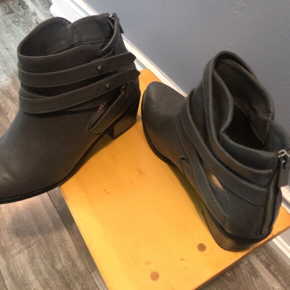 JustFab Gray Ankle Boots - Picture 7 of 7